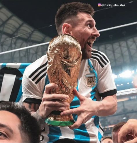 Messi levanta la copa de mundo- Mundial de Qatar 2022.